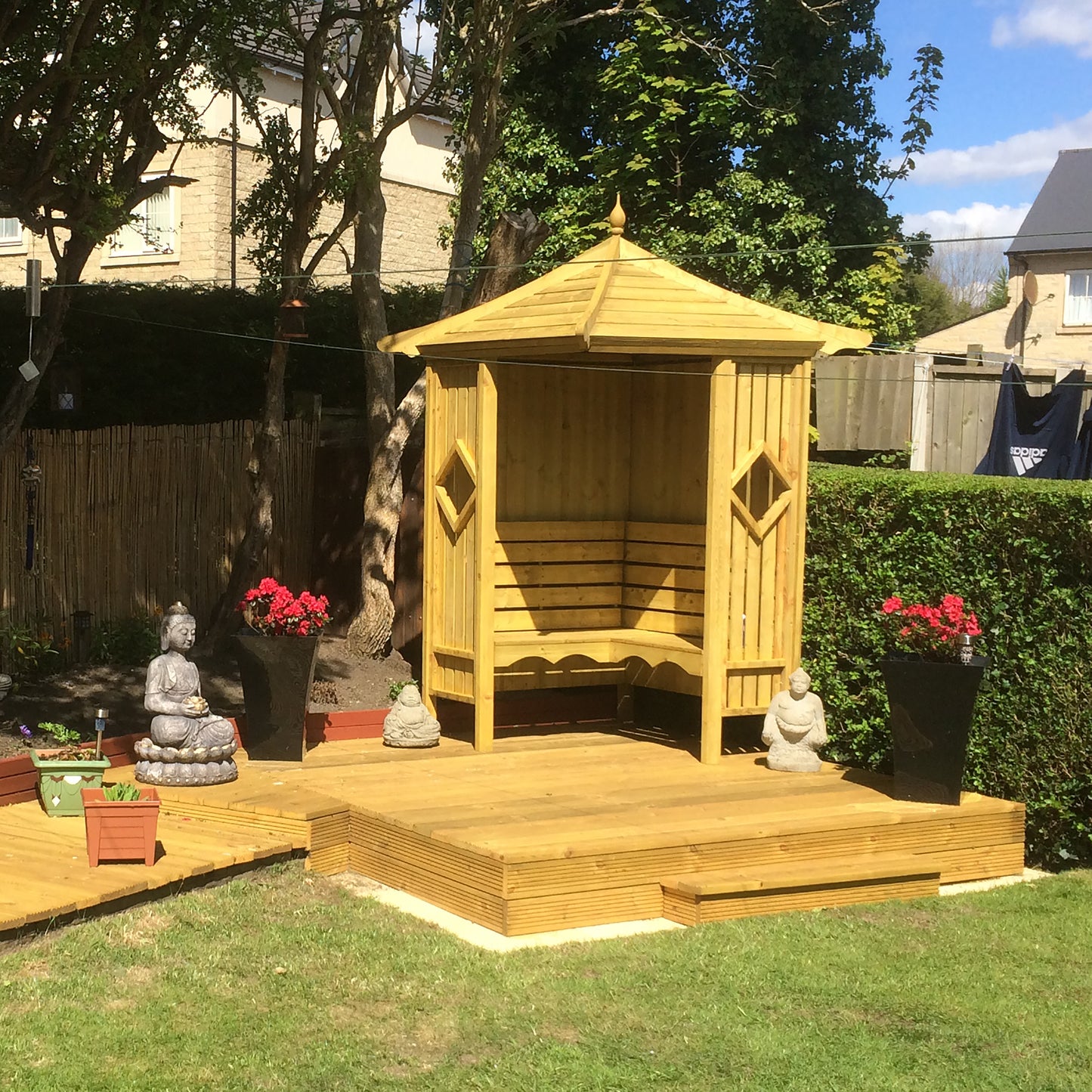 Corner Arbour