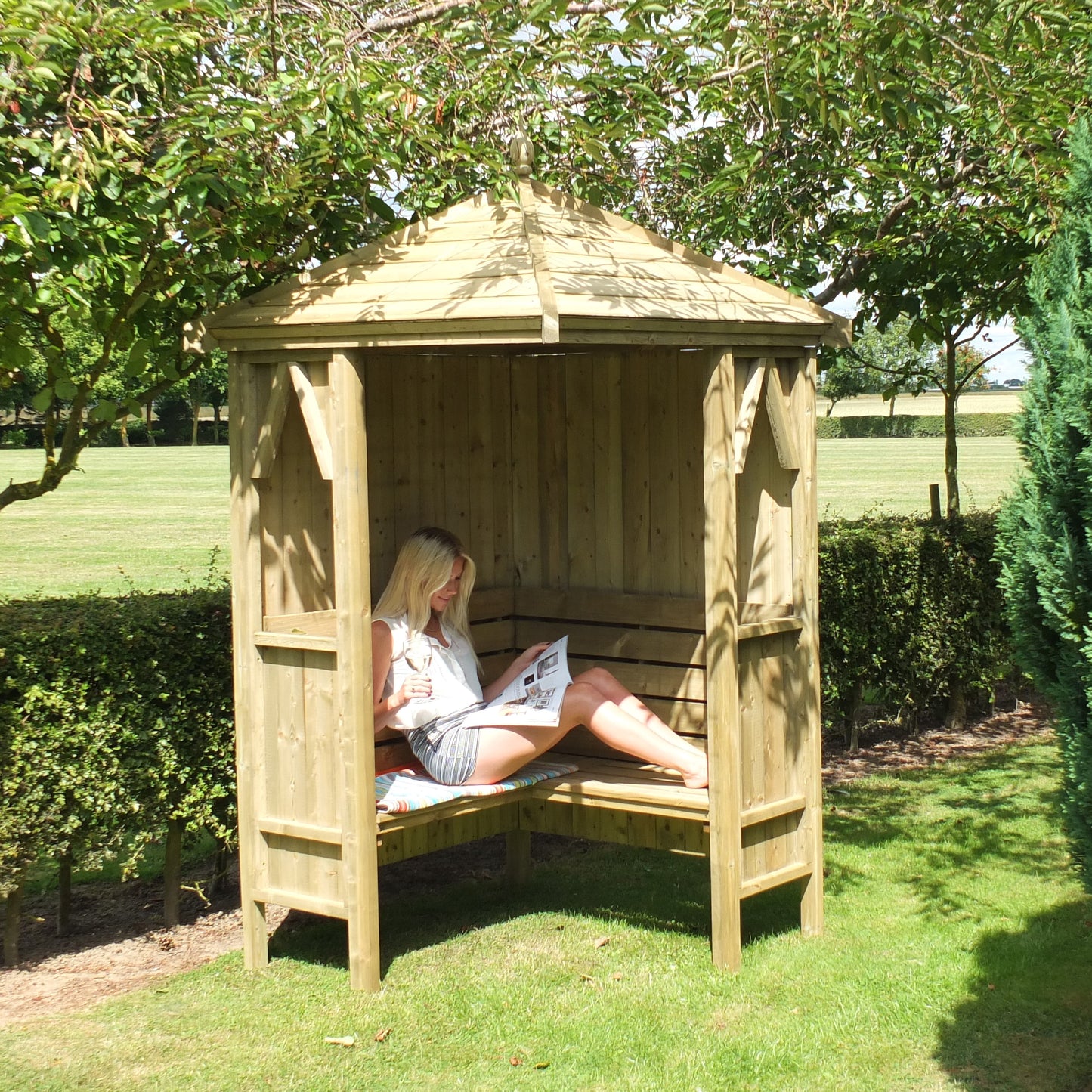Honeysuckle Corner Arbour